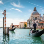 Stunning canals and historic architecture in Venezia, Italy, showcasing the beauty of Venice.