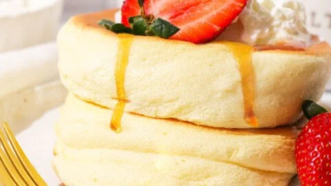 Fluffy Japanese Souffl&eacute; Pancakes